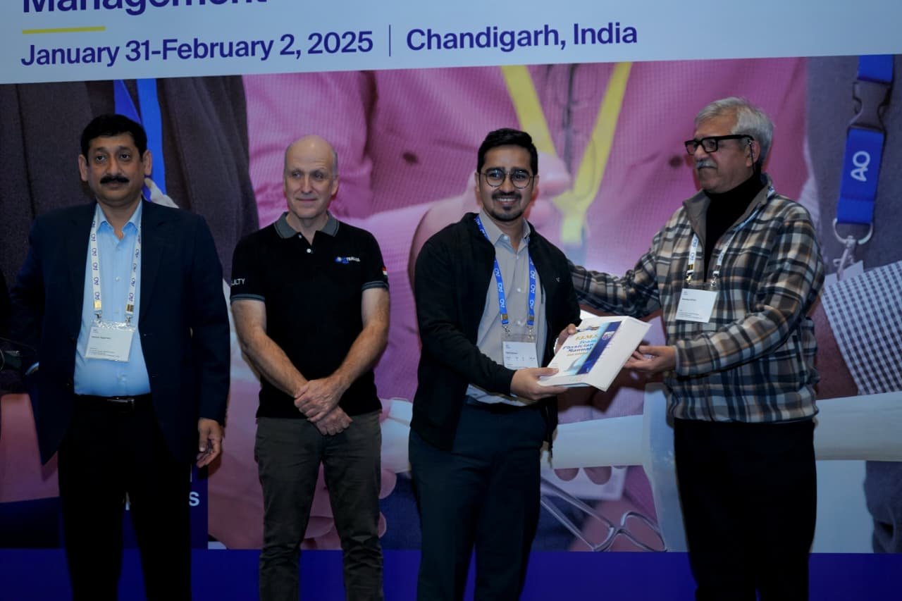 Award at AO trauma course